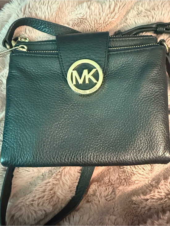 Michael Kors Handbags - Michael Kors Fulton Black Leather Crossbody with Gold MK Emblem